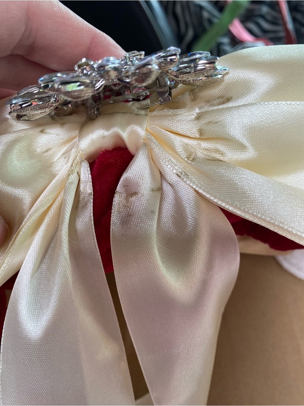Hand made Red Braided Velvet Wreath with Cream Satin Bown. Never used. - Picture 5 of 5